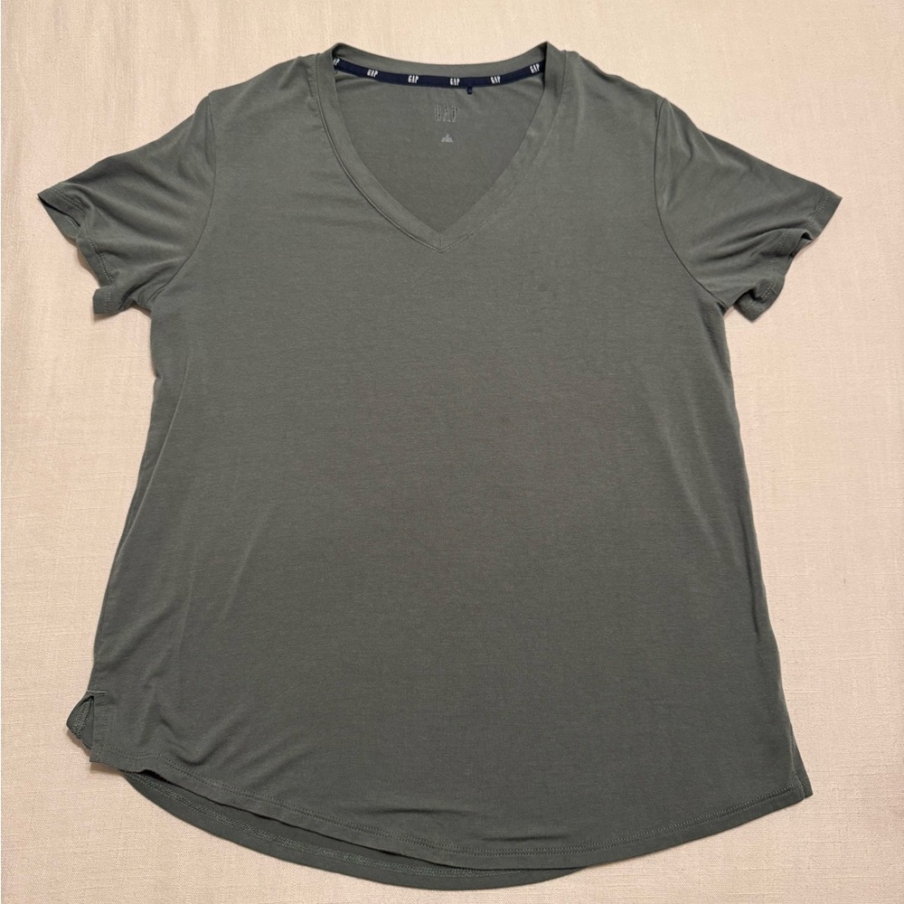 GAP Women's V-Neck Tee